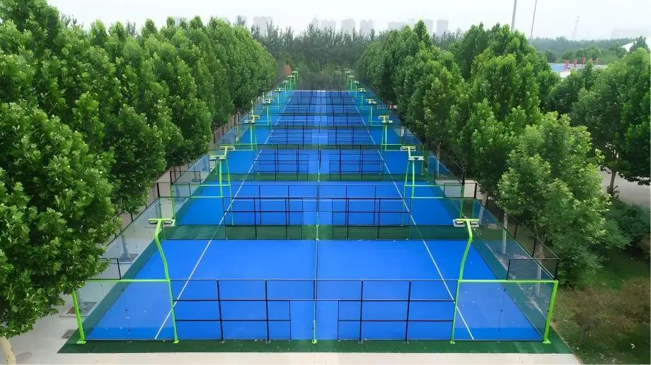 Панорамная установка корта для падела PadelMax в Чили.